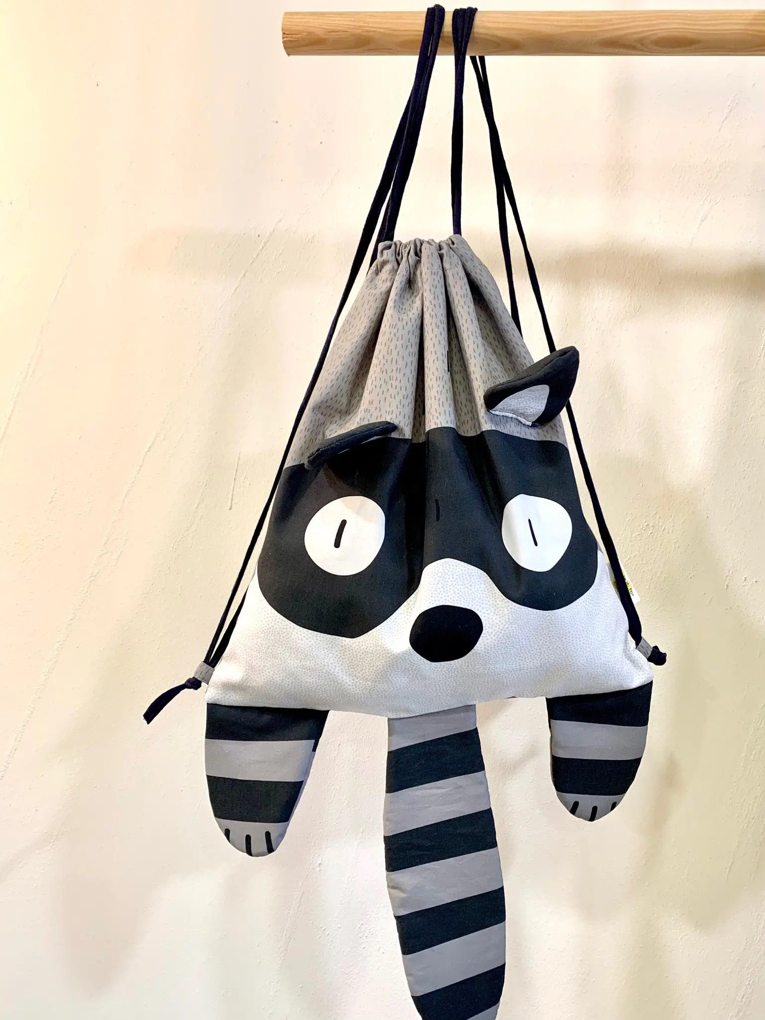 Panel Mochila Mapache
