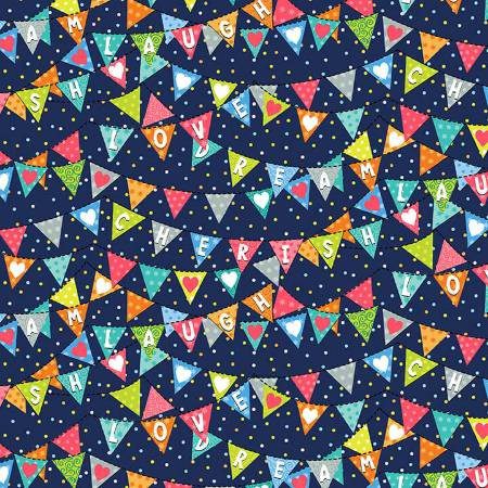tela infantil, de algodón tipo patchwork, de fondo marino con banderines de colores.