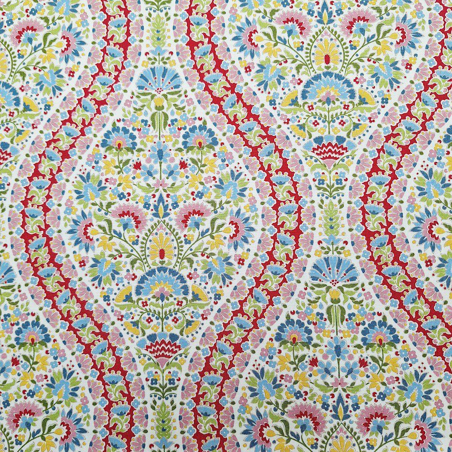 Tela de patchwork de algodón en fondo blanco con estampado ornamental floral en tonos rojo, azul, verde, amarillo y rosa