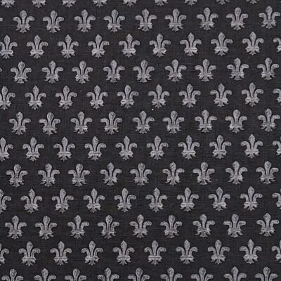 Tela de algodón Northcott, colección Ooh La La de Michel Design. Estampado clásico de flor de lis en color gris de 1 cm sobre fondo negro profundo.