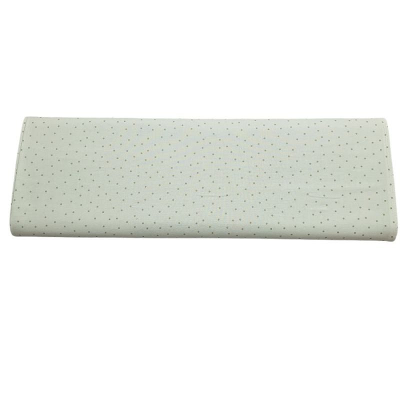 Tela de algodón tipo patchwork, colección Nest de Figo Fabrics de topitos verde lima sobre fondo crema