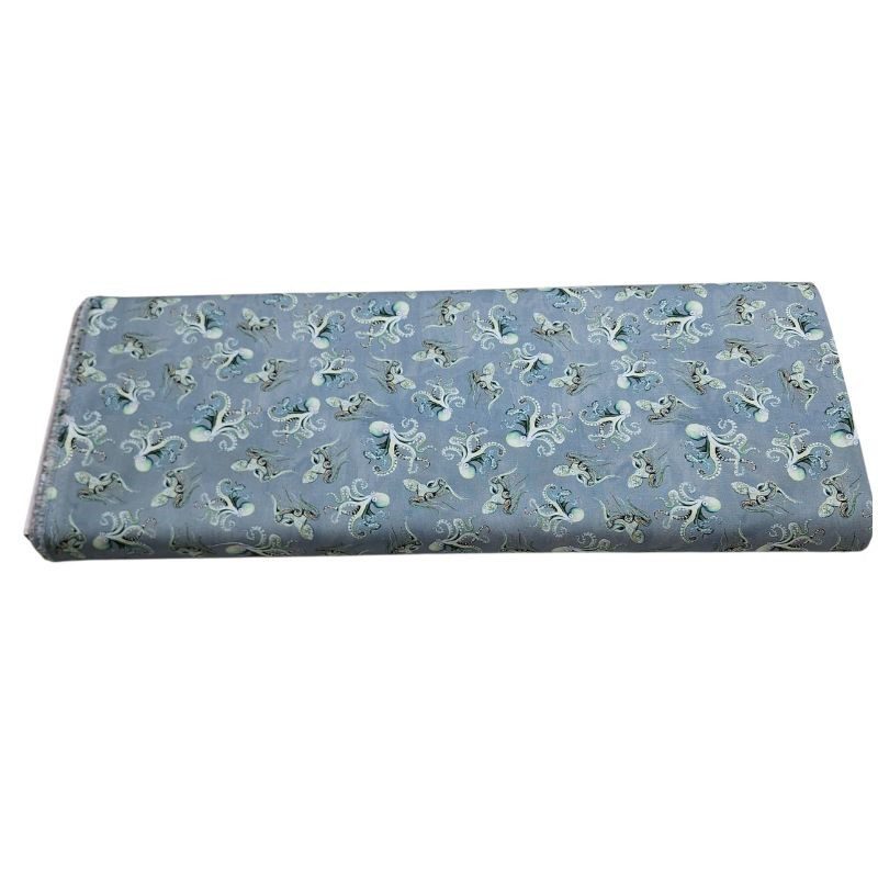 Tela de algodón estampada con pulpos sobre un fondo azul