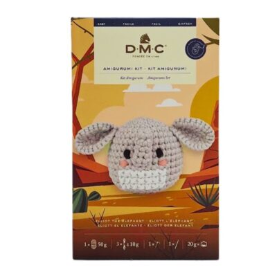 Kit de ganchillo amigurumi Elefante Eliott de DMC mostrando el muñeco terminado en tonos grises con grandes orejas.