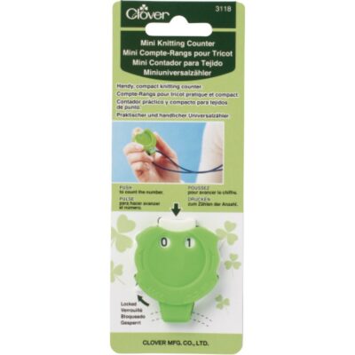 Mini contador de vueltas manual Clover referencia 3118 de color verde con botón superior de pulsación y pestaña de bloqueo de seguridad para tejer