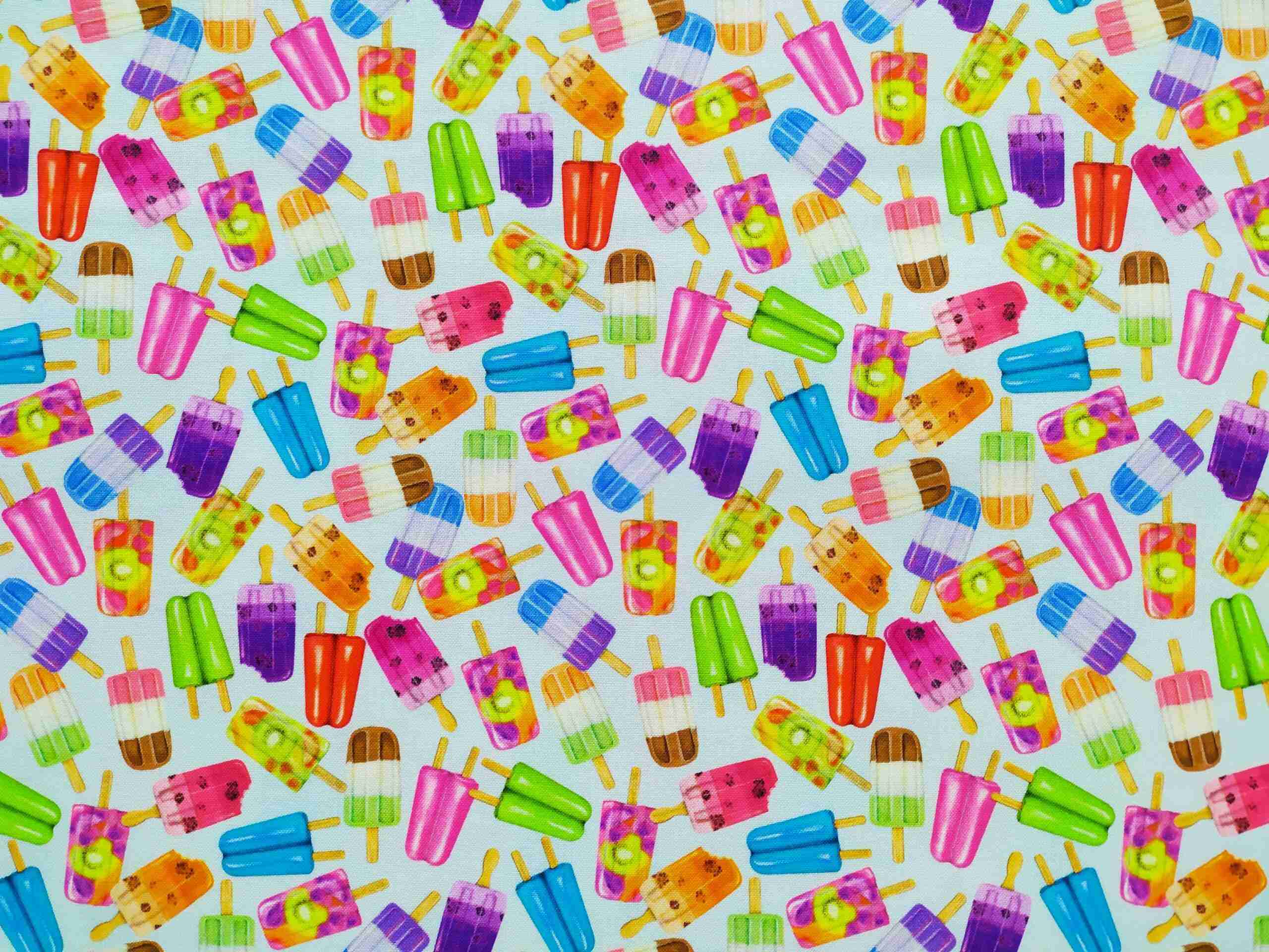 Tela de algodón azul claro con estampado de polos y helados de sabores multicolor para patchwork.